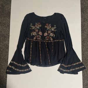 Womens XS American Eagle bohemian shirt gray with floral embroidery
